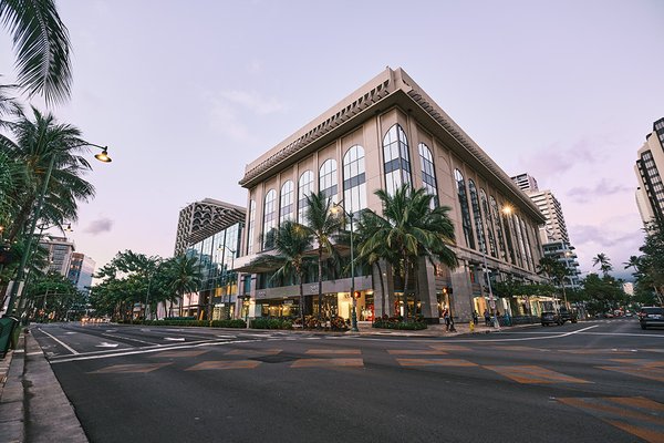 Waikiki Shopping Plaza by null