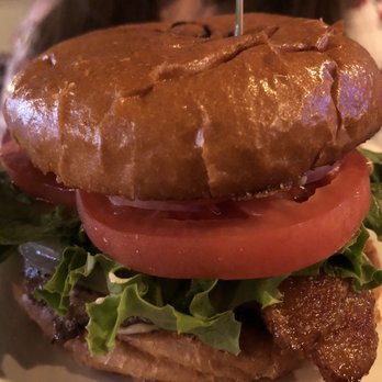 Pacific House - Happy hour burger - Sports Bars Near Me - Vancouver, Washington