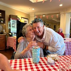 The Kensington Sierra Madre - Residents' guests can dine with us anytime for free! Meal time is one of our highlights at the community.
