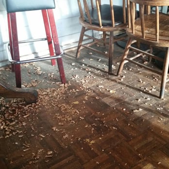 Quinn's Lighthouse - Throw your peanuts right on the floor. - Seafood Near Me - Oakland, California