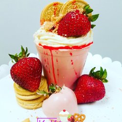 K&K Custom Creations - Edible chocolate stuffed cups