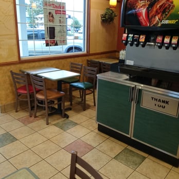Subway - Dining room - Sandwiches Near Me - West Hartford, Connecticut