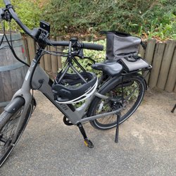 Bike Tour Sonoma - Great ebikes with a bag to put your water bottle and bag, coat, etc...