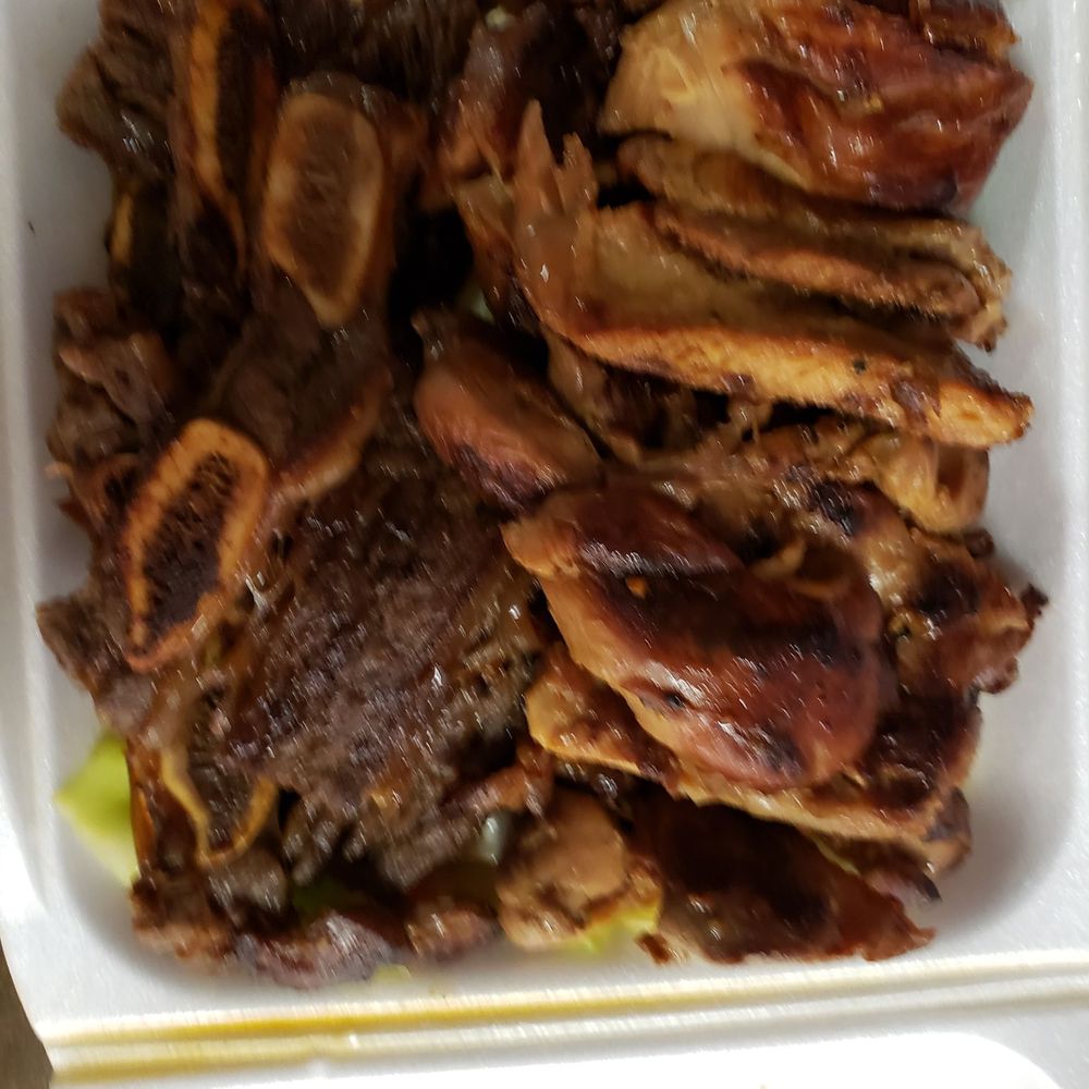 Lee's BBQ & Boba - BBQ mix, it comes with the short ribs and the barbecue chicken, the Ono Hawaiian style, plus a side of steamed rice - Barbeque Near Me - Cudahy, California