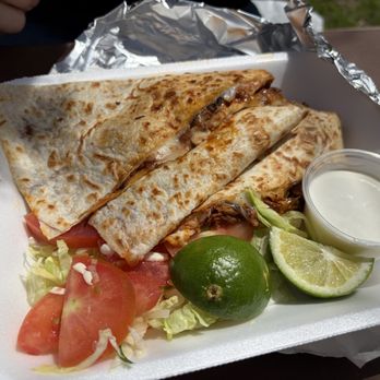 El Tapatio Taco Truck - Quesadilla - Food Trucks Near Me - Milwaukee, Wisconsin El Tapatio Taco Truck - Quesadilla - Food Trucks Near Me - Milwaukee, Wisconsin