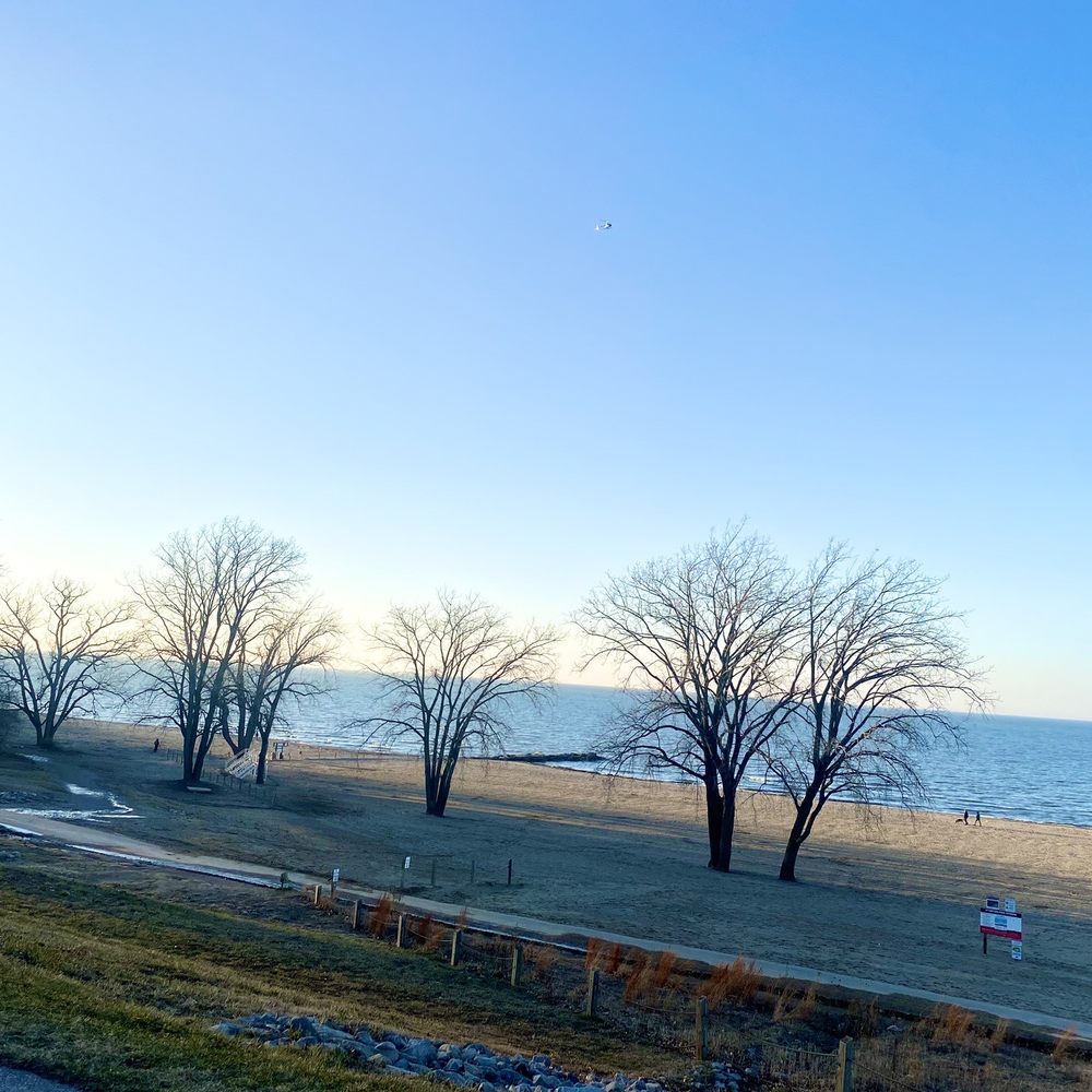 Edgewater Park - Sunday, 26/02/2023 -- Up the HILL. Lake Erie in the background at Edgewater Park. - Parks Near Me - Cleveland, Ohio