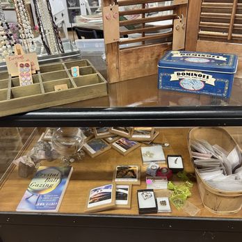 310 Peddlers - Curios - Antiques Near Me - Greenville, Michigan