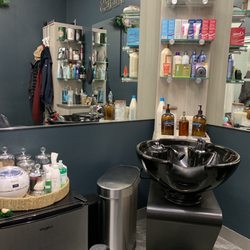 SC The Beauty Lab - Hair washing bowl, wax station, top shelf products