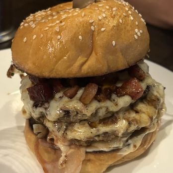 Le Rond Burgers - Burgers Near Me - Miami Beach, Florida