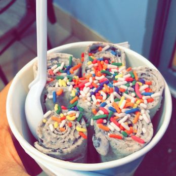 Snow City - Cookies 'n' cream with sprinkles - Ice Cream & Frozen Yogurt Near Me - Orlando, Florida Snow City - Cookies 'n' cream with sprinkles - Ice Cream & Frozen Yogurt Near Me - Orlando, Florida