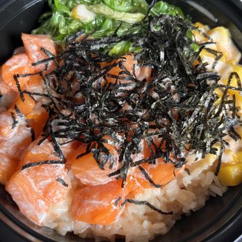 Poke Dream - Poke Bowl, Mango, seaweed salad, spicy salmon, nori, yummy sauce - Hawaiian Near Me - High Point, North Carolina