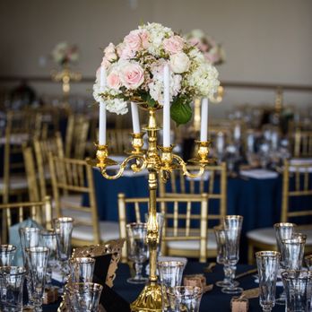 A Love's in Bloom - Florists Near Me