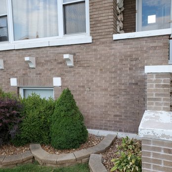 Star Tuckpointing - Before (see shifted lintel) - Masonry/Concrete Near Me - Chicago, Illinois