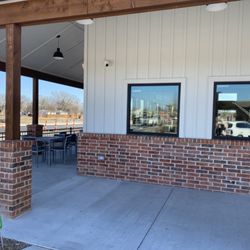 Roy’s Chicken - Outdoor seating