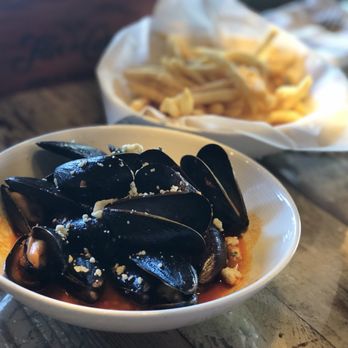 MIA Kitchen & Bar - Mussels and Truffle fries from the happy Hour menu. 4-6 every Saturday - New American Near Me - Delray Beach, Florida