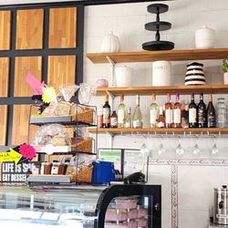 M'Dears Bakery & Bistro - Behind the counter