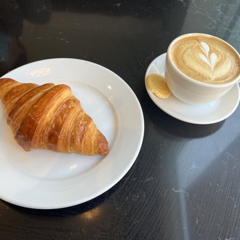 Verzenay - Butter croissant and latte - Desserts Near Me - Chicago, Illinois Verzenay - Butter croissant and latte - Desserts Near Me - Chicago, Illinois