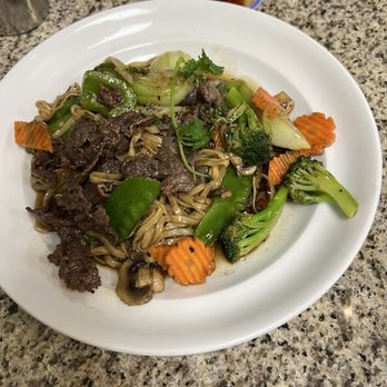 Vietnam Restaurant - Egg noodle stirfry with beef - Vietnamese Near Me - Memphis, Tennessee Vietnam Restaurant - Egg noodle stirfry with beef - Vietnamese Near Me - Memphis, Tennessee