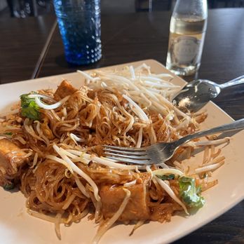 Similan Thai Restaurant - Pad Thai! Best I've had in a decade! - Thai Near Me - Solana Beach, California