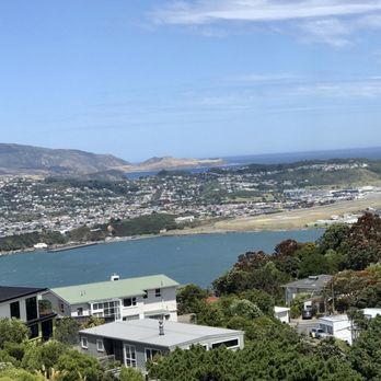 Mount Victoria Lookout - Pic of short runway at Wellington airport - Local Flavor Near Me - Wellington, WGN