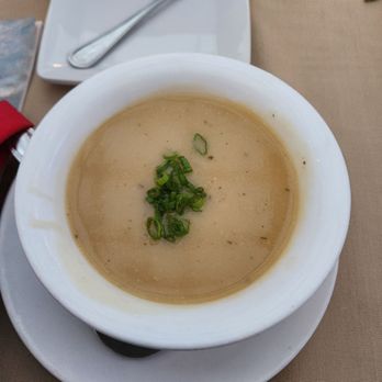 Robins Restaurant - Potato leek soup decent but have had better - New American Near Me - Cambria, California