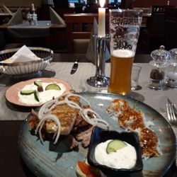 Delphi - Teller mit Gyros und Souvlaki