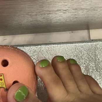 Bijou Nail Bar - Nail Salons Near Me - Richmond, Virginia