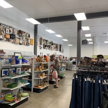 Goodwill Store & Donation Center - How's I - Thrift Stores Near Me - San Francisco, California