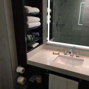 Hilton Toronto/Markham Suites Conference Centre & Spa - Hotels Near Me - Markham, Ontario