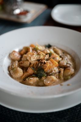 The Lake Chalet Seafood Bar & Grill by null