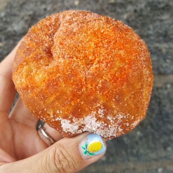 Leonard's Bakery - Li Hing malasada - Bakeries Near Me - Honolulu, Hawaii Leonard's Bakery - Li Hing malasada - Bakeries Near Me - Honolulu, Hawaii