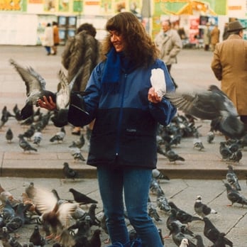 Piazza Maggiore - Feeding the pigeons in Piazza Maggiore, Bologna - Landmarks & Historical Buildings Near Me - Bologna, BO