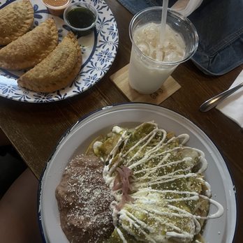 Mexican Mom - Empanadas de Manzana and Chilaquiles - Mexican Near Me - Spring, Texas