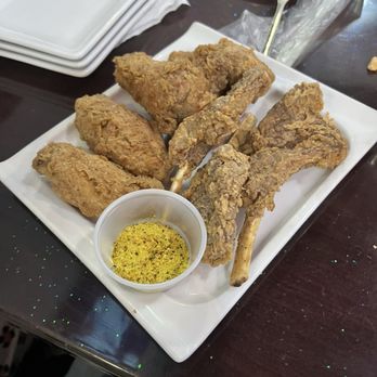 Boss Queens Soul Cafe - The Queens Bones - Soul Food Near Me - Norfolk, Virginia