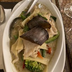 Thai Flame Restaurant - Gaeng Keaw Warn (Green curry with chicken topped with eggplant)