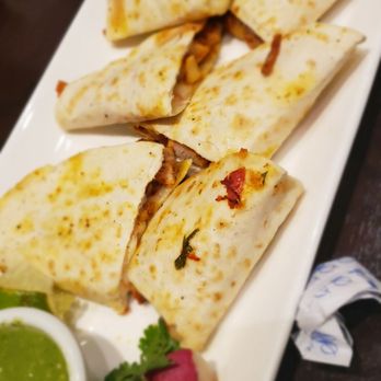 Earharts - Chicken quesadilla - Sports Bars Near Me - Oakland, California