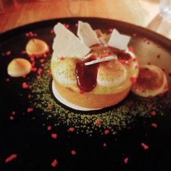 Restaurant L'ardoise - Lemon pie with raspberry coulis and matcha