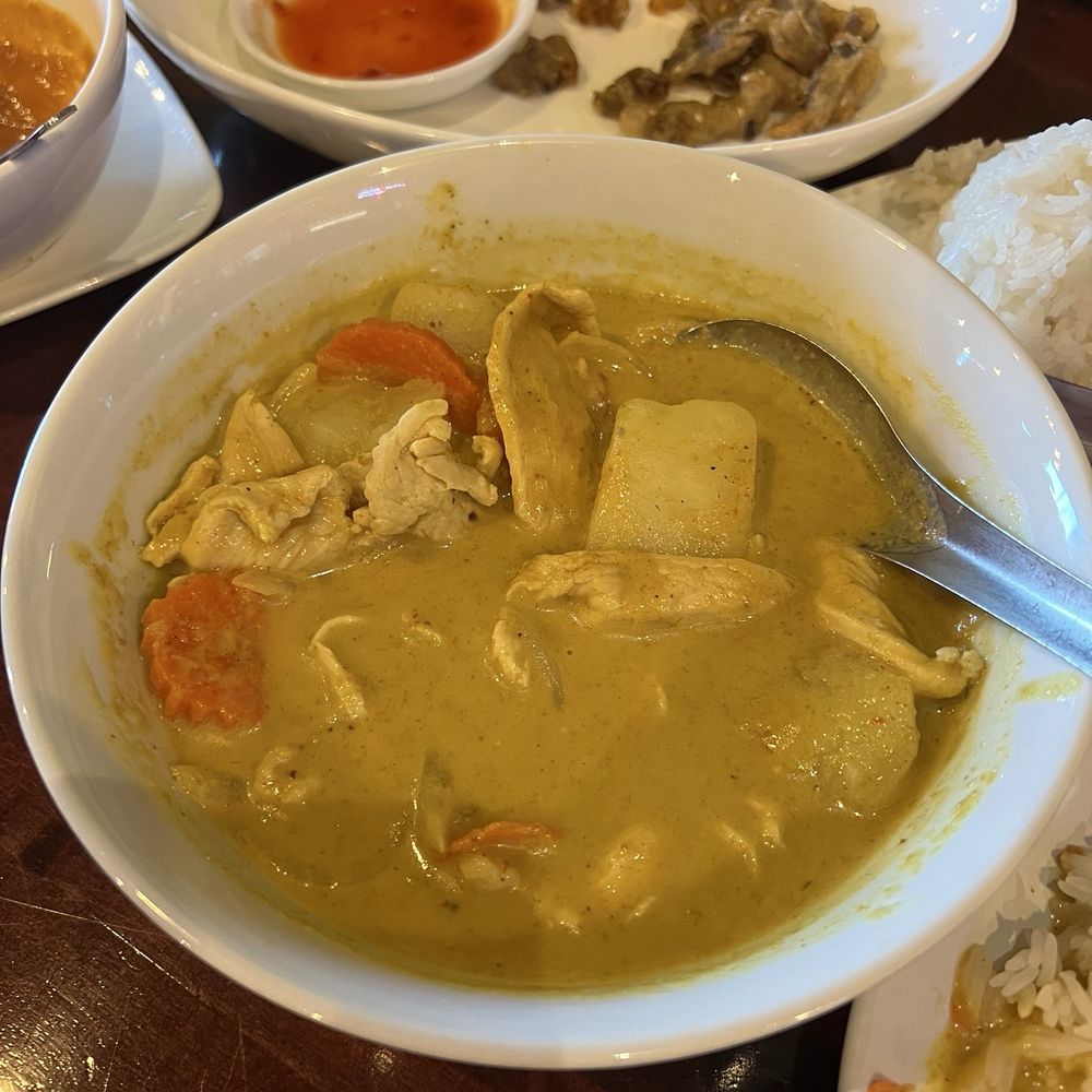 Ros Niyom Thai - yellow curry - Thai Near Me - Round Rock, Texas Ros Niyom Thai - yellow curry - Thai Near Me - Round Rock, Texas