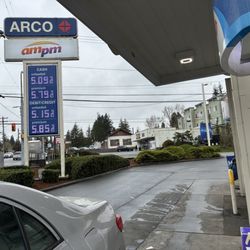 ARCO - Sign by the road and pumping stalls area, Saturday 11 April 2026.