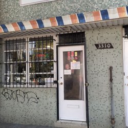 Mohamed's Barber Shop - I showed up at the place during his working hours. Around 3:20 PM Saturday afternoon and his store is closed.