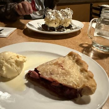 Leff-T's Steakhouse & Grill - Berry pie - American Near Me - Dewey, Arizona Leff-T's Steakhouse & Grill - Berry pie - American Near Me - Dewey, Arizona