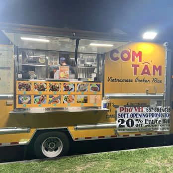 Xe Com Tam VH - Outside - Food Trucks Near Me - Westminster, California