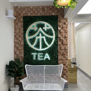 R&B Tea - Cute photo op - Bubble Tea Near Me - La Mirada, California