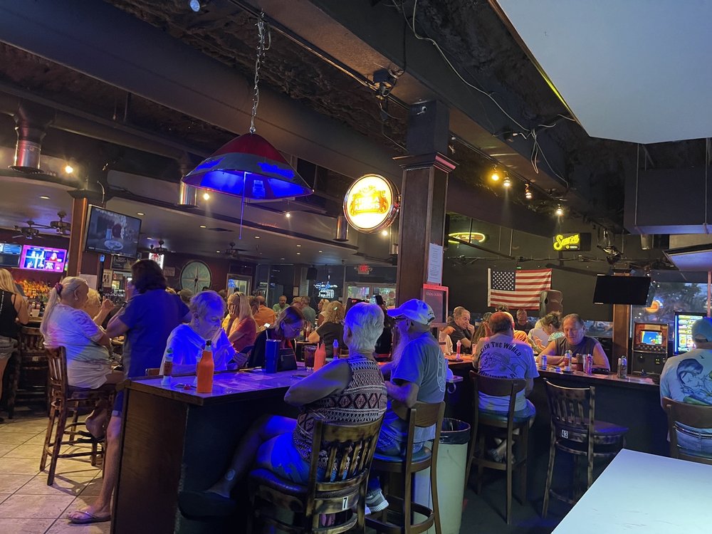 VALERIE’S LOUNGE AND LIQUORS 11 Photos 17264 San Carlos Blvd, Fort