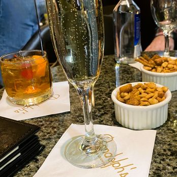 Randolph's Bar & Lounge - Old Fashion & Prosecco - Lounges Near Me - New York, New York Randolph's Bar & Lounge - Old Fashion & Prosecco - Lounges Near Me - New York, New York