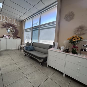 Lume Nails & Spa - Waiting area - Nail Salons Near Me - Pico Rivera, California Lume Nails & Spa - Waiting area - Nail Salons Near Me - Pico Rivera, California