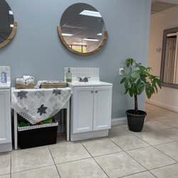 Lyons Nails & Foot Spa