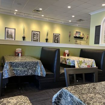 Chicken Salad Chick - Dining area - Salad Near Me Chicken Salad Chick - Dining area - Salad Near Me