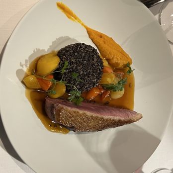 Atmosphère - Duck fillet Filet de canard à l'orange, carottes confites au miel et quinoa 38€ - French Near Me - Chamonix Mont Blanc, 74 Atmosphère - Duck fillet Filet de canard à l'orange, carottes confites au miel et quinoa 38€ - French Near Me - Chamonix Mont Blanc, 74