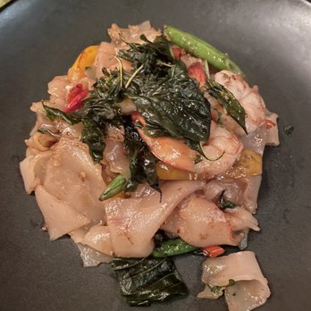 Somtum Der - Drunken noodle - Thai Near Me - New York, New York